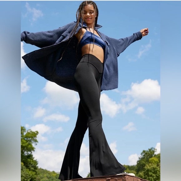 OFFLINE By Aerie Real Me High Waisted Crossover Super Flare Legging Small - Picture 3 of 13